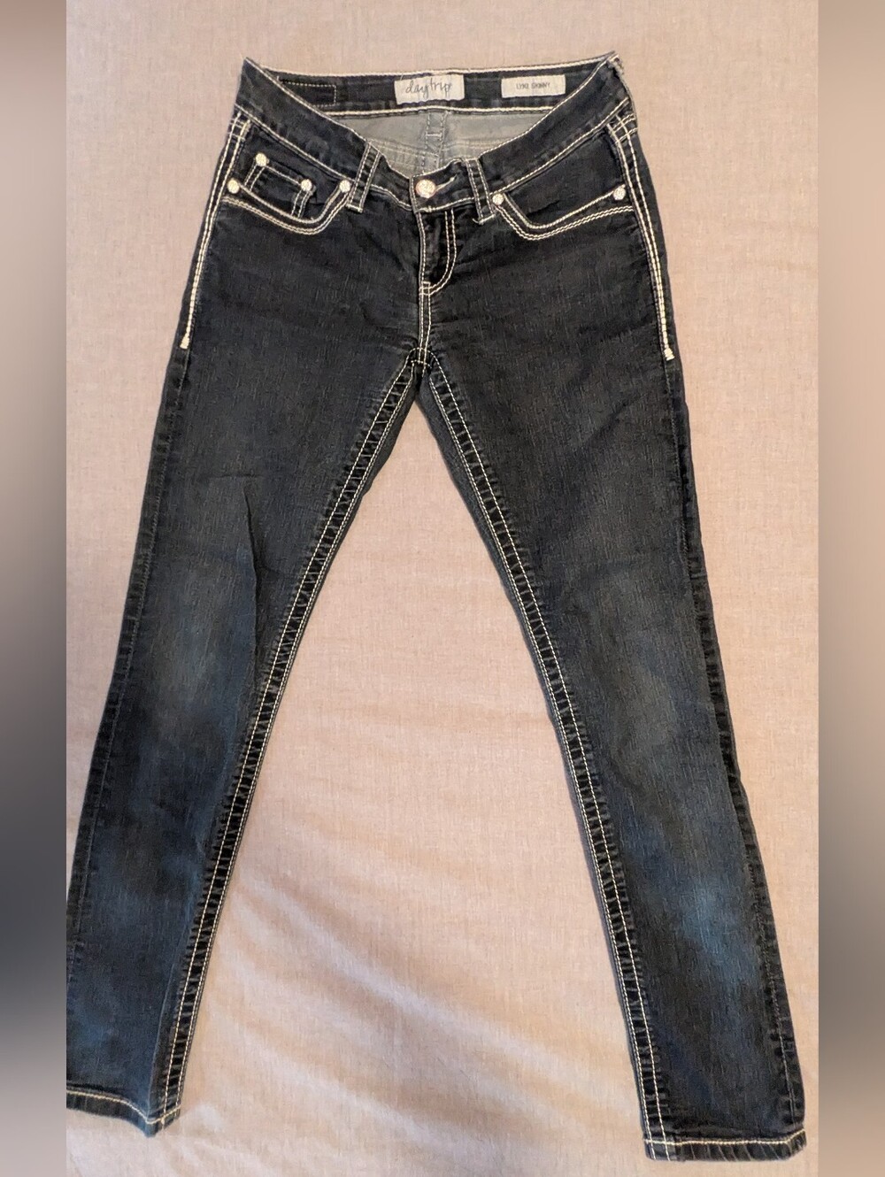 Daytrip Dark Wash Women's Jeans with Contrast Stitching